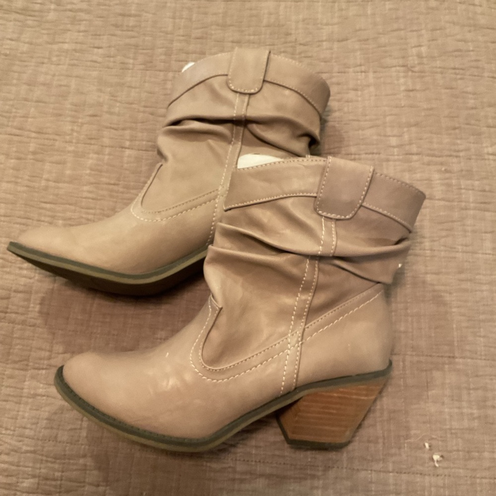Boots - Picture 2 of 3